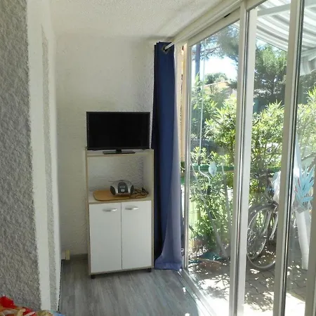 Apartment En Rez-de-jardin: Piscine, Calme, Pinede, Parking, Terrasse, Proche Plage, Bbq - Fr-1-723-84
